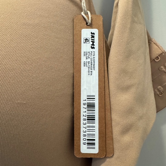 Brand new skims bra - 42DD - Picture 2 of 3